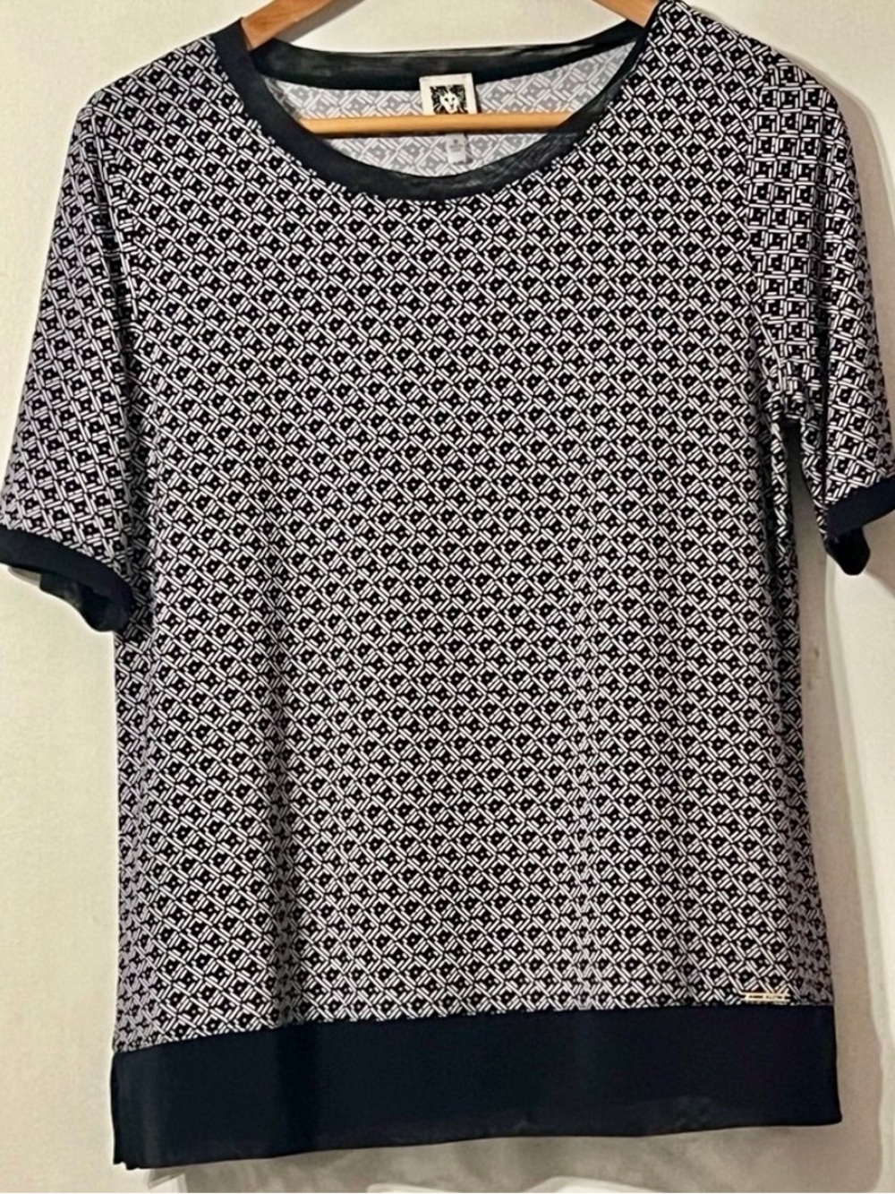 Anne Klein Blue and White Geometric Patterned Short Sleeve Top/ Blouse